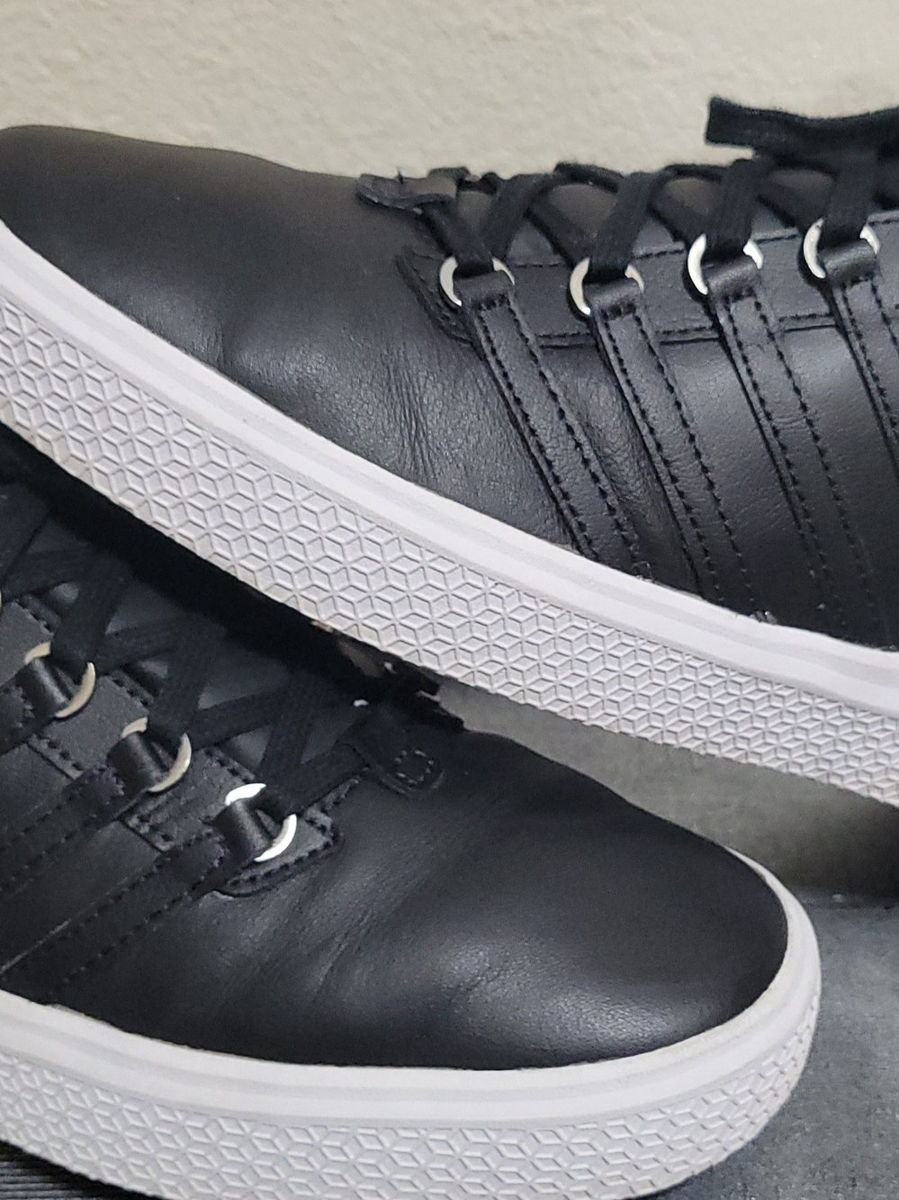 Men's Black Leather Low-Top Sneakers - Casual Comfort
